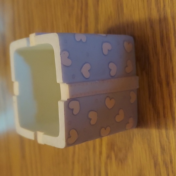 Precious Moments porcelain box w/girl, bow and heart - Picture 4 of 10